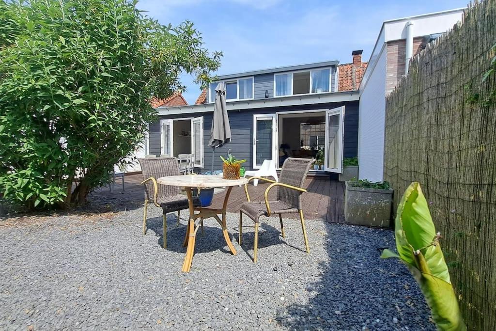 Vakantiehuis Family With Garden, Center *